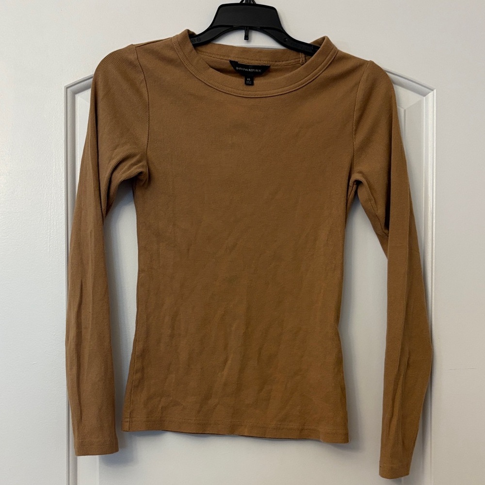 Banana Republic Long Sleeve Crewneck Top in Camel Brown